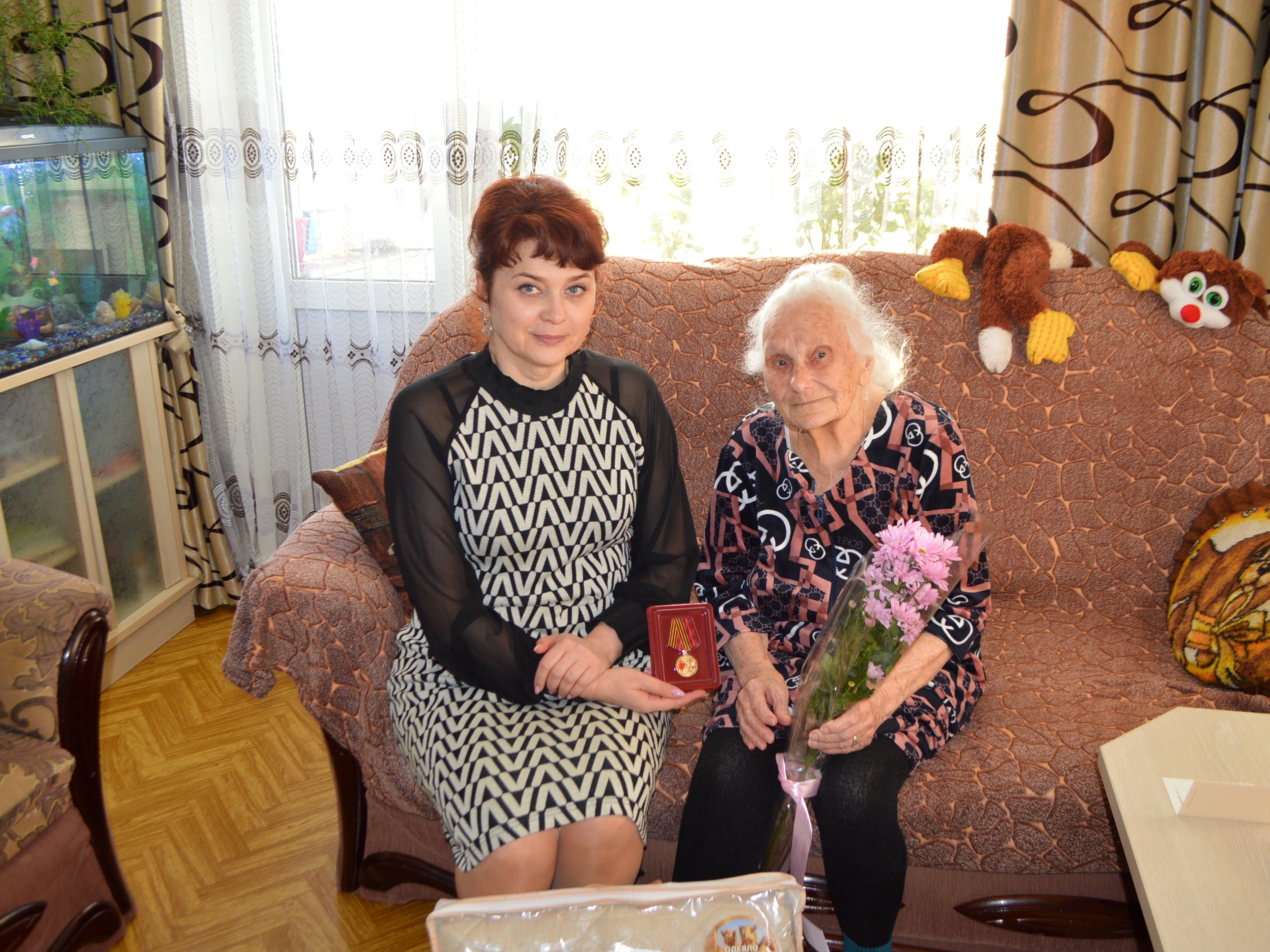 В Палехе продолжается вручение медалей к 80-летию Победы.