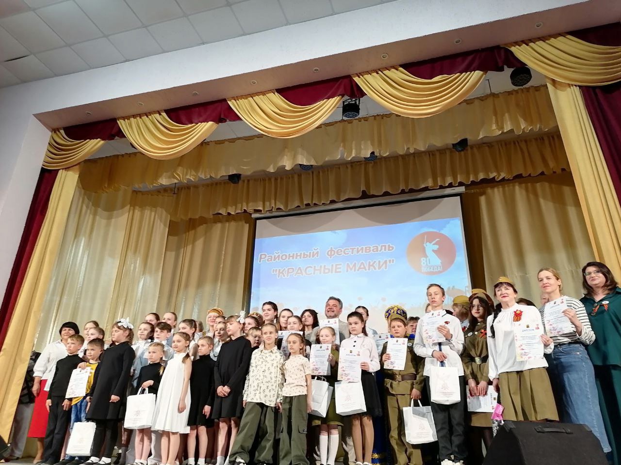 Фестиваль &quot;Красные маки&quot; прошел в Палехском ДК.
