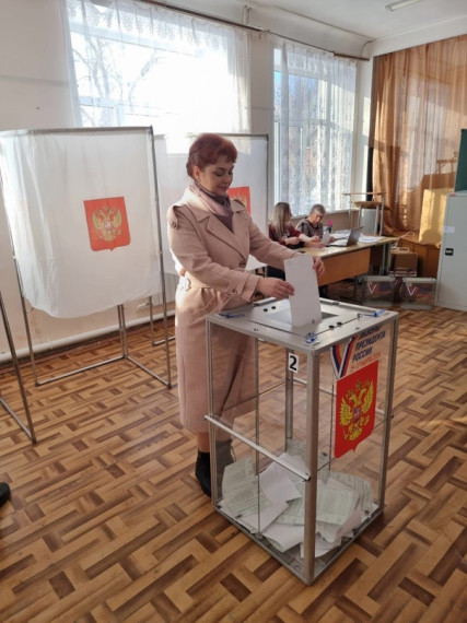 Светлана Лелюхина в числе первых проголосовала на Выборах Президента РФ. Светлана Лелюхина в числе первых проголосовала на Выборах Президента РФ.